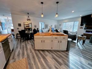 37PA Superbly appointed riverfront home in LIttleton Skiing hiking firepit wif