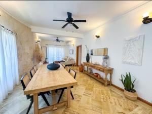 1 Min walk to the beach 2 Bed AC Free parking