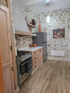 1 Min walk to the beach 2 Bed AC Free parking