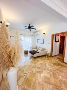 1 Min walk to the beach 2 Bed AC Free parking