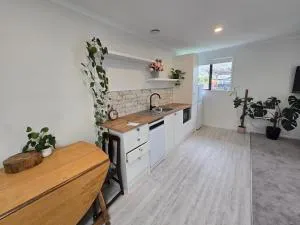 Modern 1-Bedroom Apartment Retreat - Omokoroa