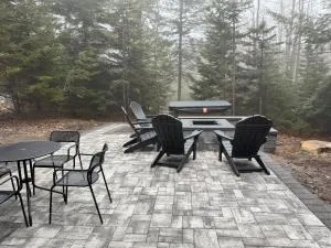 The Hangout Haven - Theater, Hot tub, Pickleball, Ping pong, Firepit - Long Pond