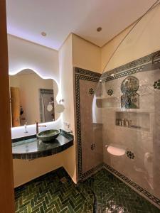 Riad Appart F3 Exceptionnel à Guéliz - À 5 min de la gare - Piscine, Wi-Fi et parking au cœur de Marrakech