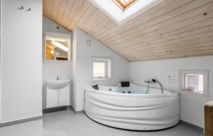 Holiday Home Tørveskæret Nexø Ix