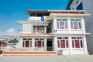 OYO 11474 Gangaur Regency Boutique Hotel