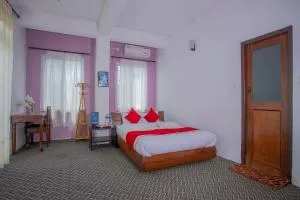OYO 135 Lost Garden Apartment and Guest House - Thapathali