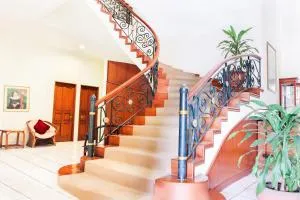 Super OYO 123 Puri Lotus - Ciputat