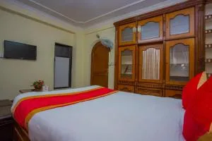 OYO 232 Hotel Titanic Pvt Ltd - Dhāding