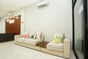 Super OYO Capital O 449 The Colins - Keputih