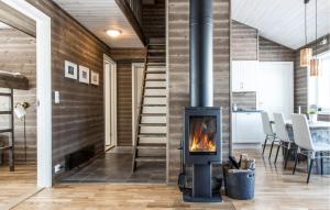 2 Bedroom Cozy Apartment In Stranda