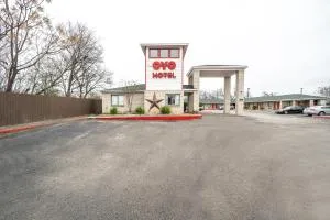 OYO Hotel San Antonio near AT&T Center - Elmendorf