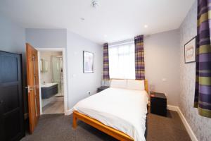 Standard Double Room room in OYO The Arch Wembley