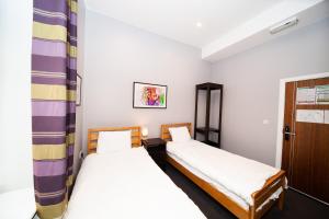 Standard Twin Room room in OYO The Arch Wembley