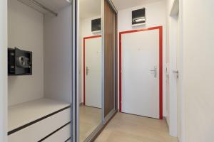 Peace and Comfort Near Center with Balcony, 500MB WIFI