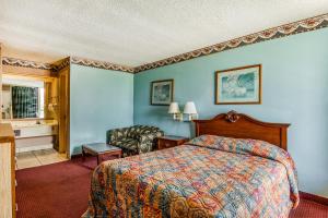 King Room room in OYO Hotel Jackson North I-55