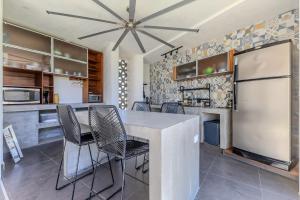 Private Room in Coliving space near beach