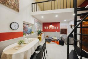 5 to Hoan Kiem lake - OLD Quarter Center - Netflix