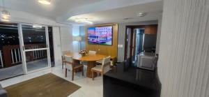 SUPER FLAT 180 graus em Angra dos Reis , Frente Mar na Marina Piratas com estacionamento