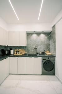 2BR Amalfi Blue Apt in Larnaca - Pool & 10Min Walk to Mackenzie Beach!