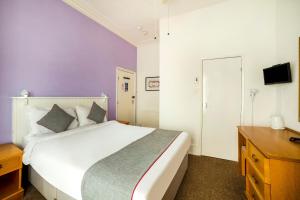 Double Room with Sea View room in OYO Marina