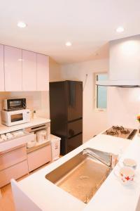 全新设备设施 3层102平方独栋洋房4室1厅2卫2个洗澡间 厨房完备 交通便利