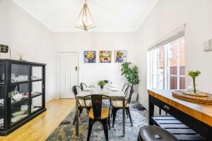 Spacious 4BR Straithfield house close 2 airport city