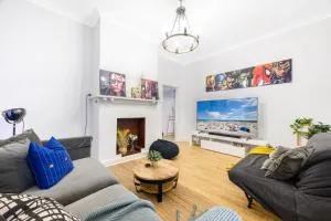 Spacious 4BR Straithfield house close 2 airport city - Chullora