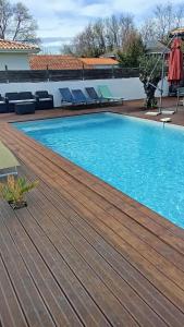 Villa familiale avec piscine chauffée calme proche du centre