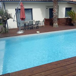 Villa familiale avec piscine chauffée calme proche du centre