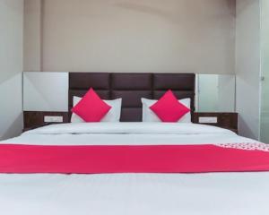 The Clock Tower Rooms & Cafe