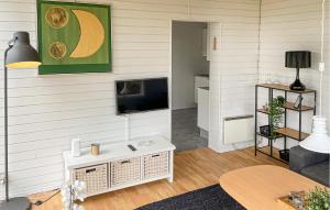 Cozy Home In Væggerløse With Wifi