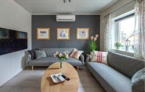 Cozy Home In Heberg With Wifi