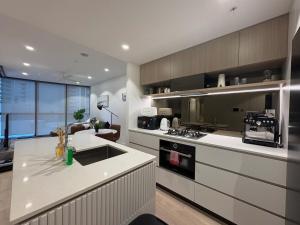 Luxury 1B Aprt in BNE City Land mark Queens Wharf
