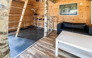 1 Bedroom Cozy Home In Huaröd