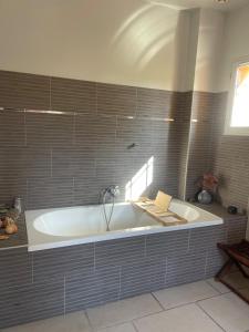Villas bastide Uzes a pied Piscine vue imprenable Havre de paix : photos des chambres