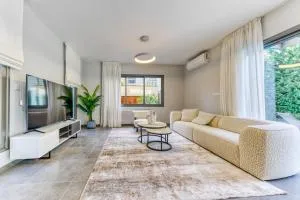 3-bedroom luxury villa by the beach Coralli C10 - Limassol