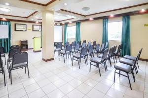 OYO 210 Apple Tree Suites