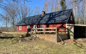 2 Bedroom Nice Home In Huaröd