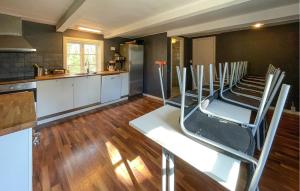 2 Bedroom Nice Home In Huaröd