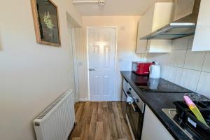 Large Studio with Private Kitchen and Bathroom