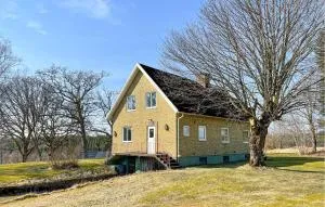 Amazing Home In Mjöbäck - Holsljunga
