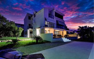 Amazing Home In Kastel Stafilic 