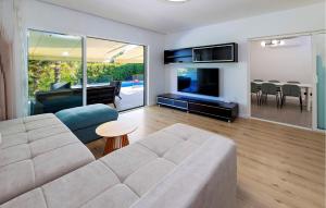 Amazing Home In Kastel Stafilic 