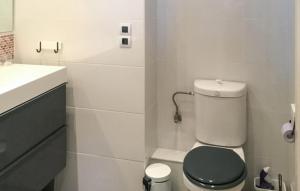 Maisons de vacances Cozy Home In Bagnols Sur Ceze : photos des chambres