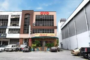Super OYO 89363 Casavilla Hotel - 峇冬加里