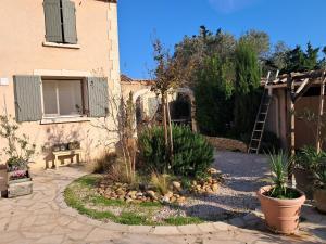 B&B / Chambres d'hotes Tramontane chambre salon et piscine : photos des chambres