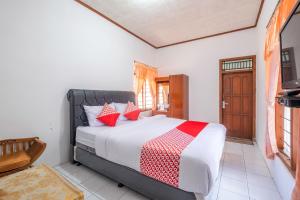 Capital O 1541 Puri Cikole Asri