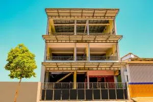 Super OYO 1759 Family Residence - 谏义里