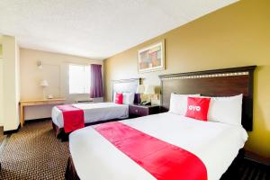 2 Full Bed with Pull Out room in OYO Hotel Eloy Casa Grande near I-10