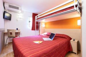 Hotels Premiere Classe Poitiers Futuroscope - Chasseneuil : Chambre Standard - Un Lit Double et Un Lit Simple